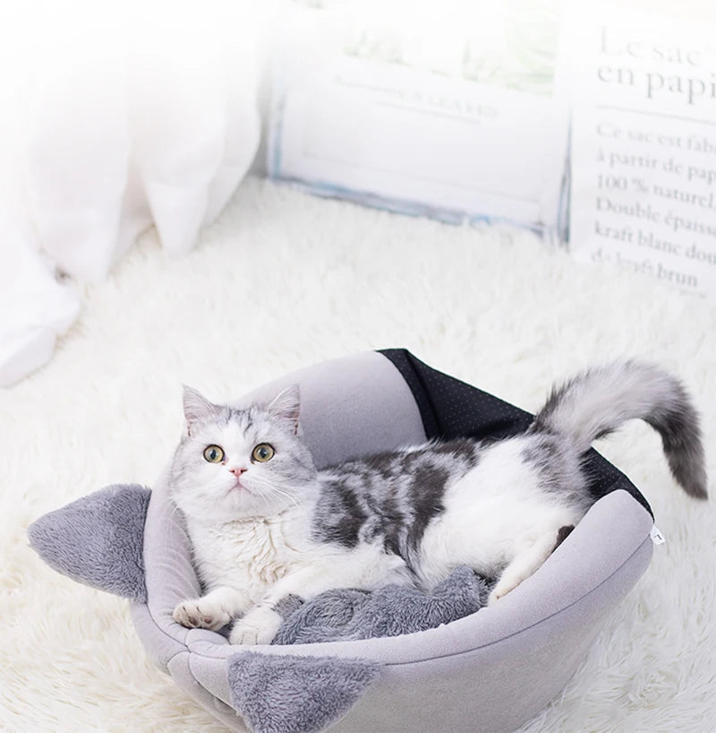 Nid caverne cosy en peluche pour chat — chaleur et intimité