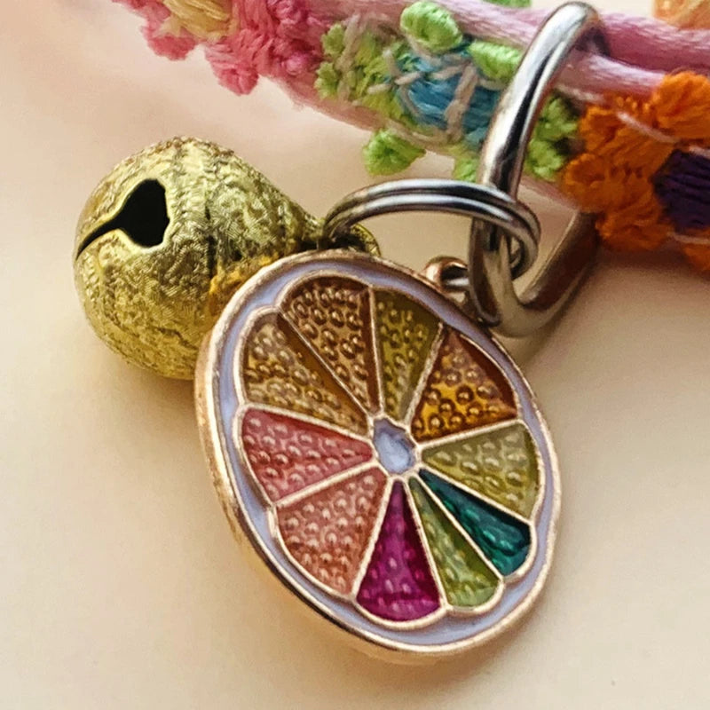 Collier chat coloré avec grelot — motif empreintes
