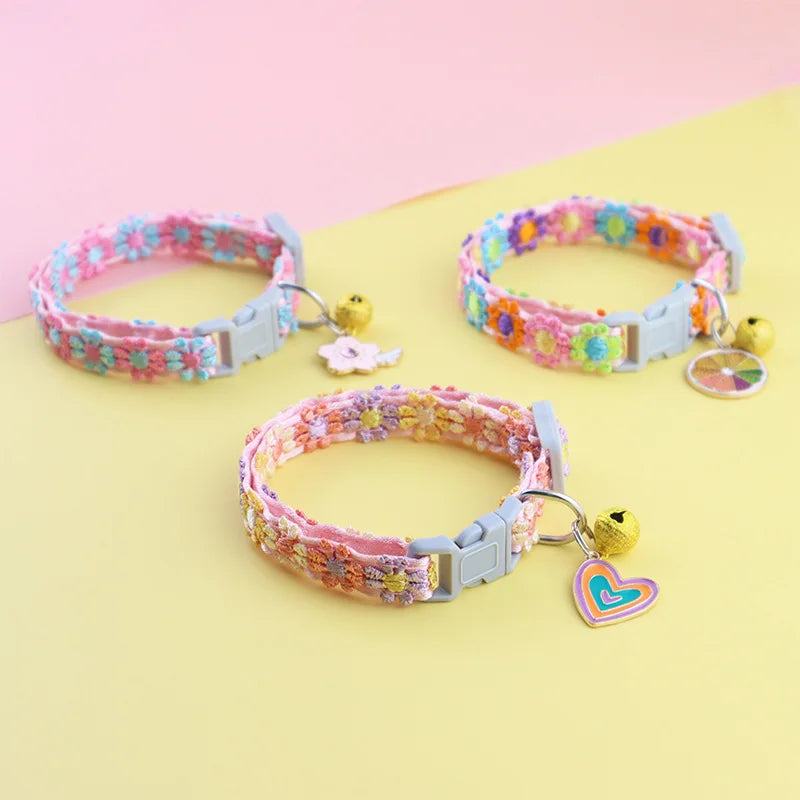 Collier chat coloré avec grelot — motif empreintes