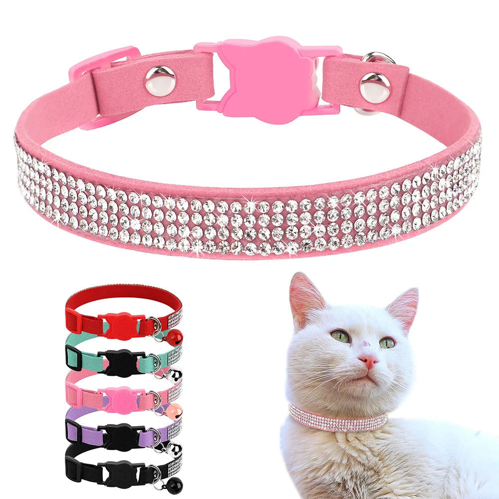 Collier chat rose suédine — strass & grelot sécurisé