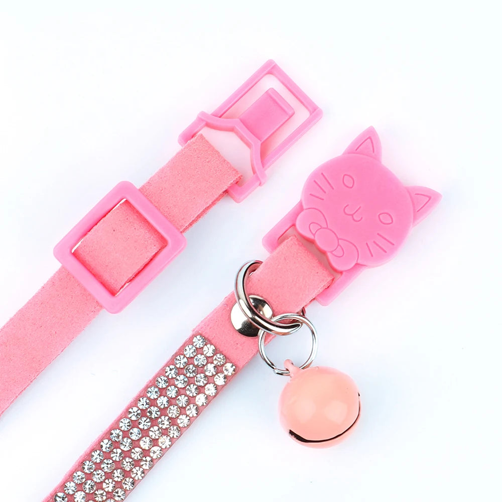 Collier chat rose suédine — strass & grelot sécurisé