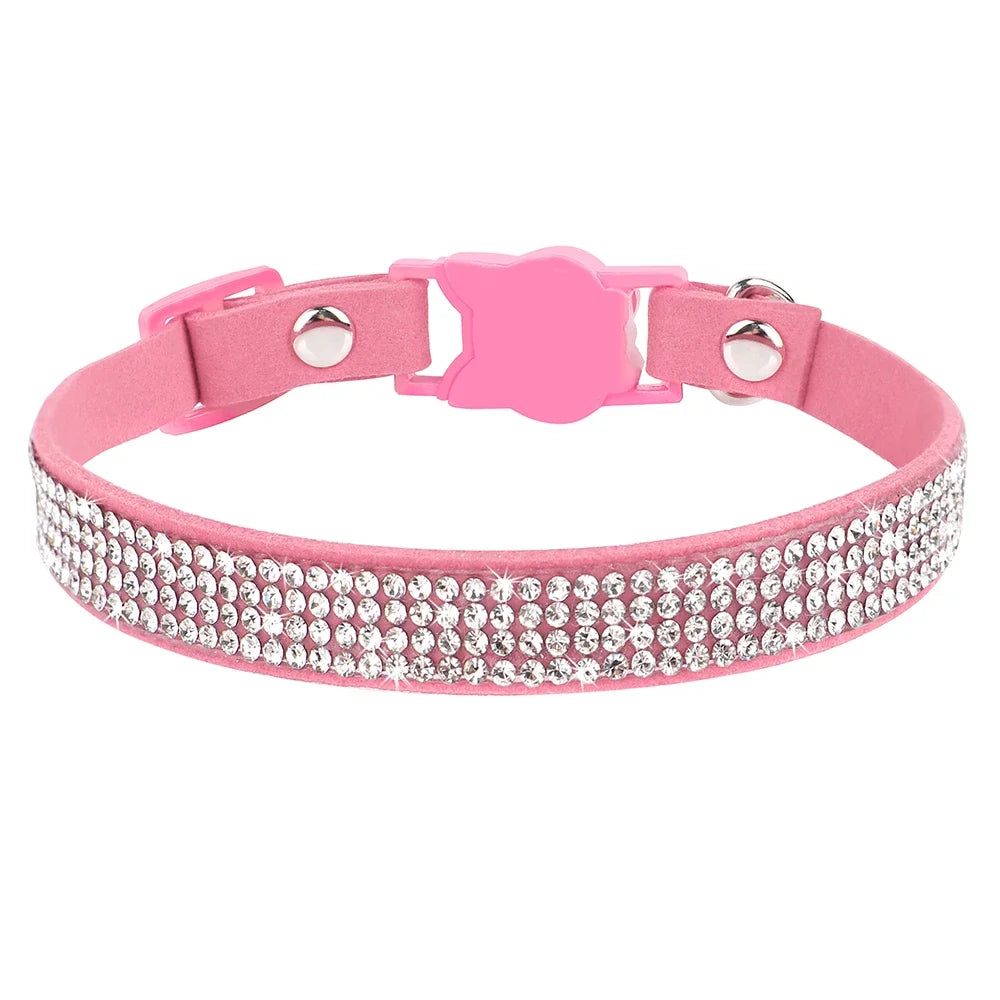 Collier chat rose suédine — strass & grelot sécurisé