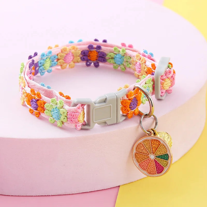 Collier chat coloré avec grelot — motif empreintes