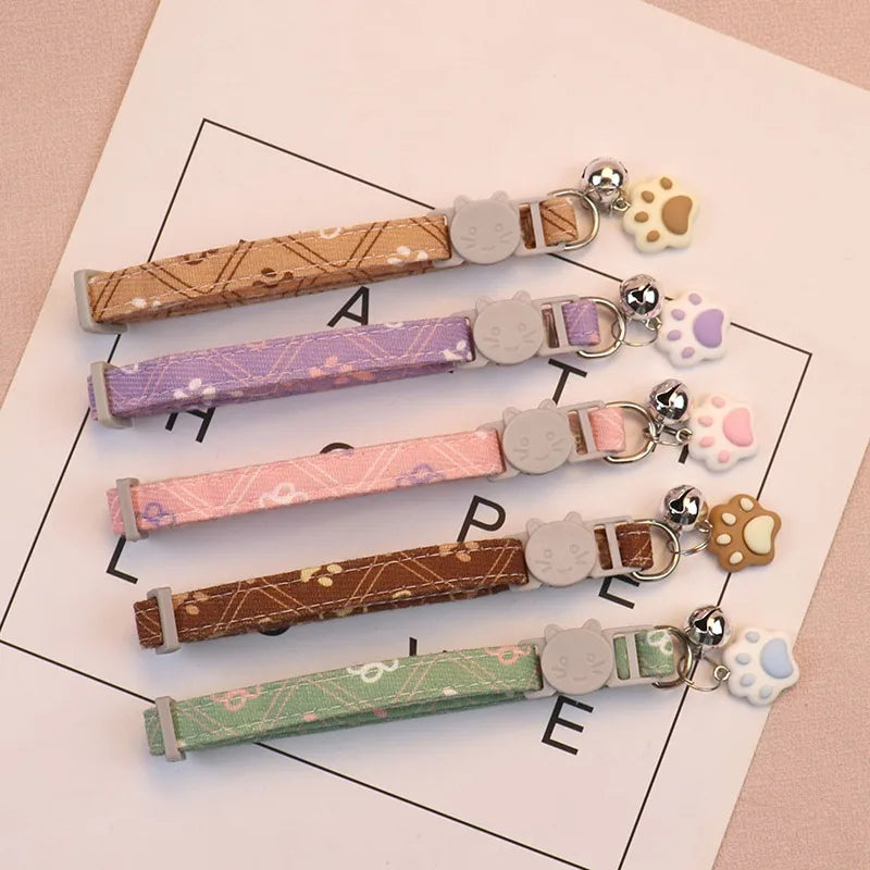 Collier chat coloré avec grelot — motif empreintes