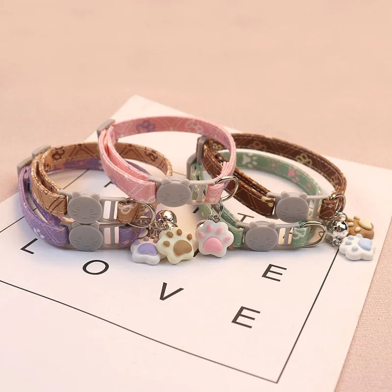 Collier chat coloré avec grelot — motif empreintes